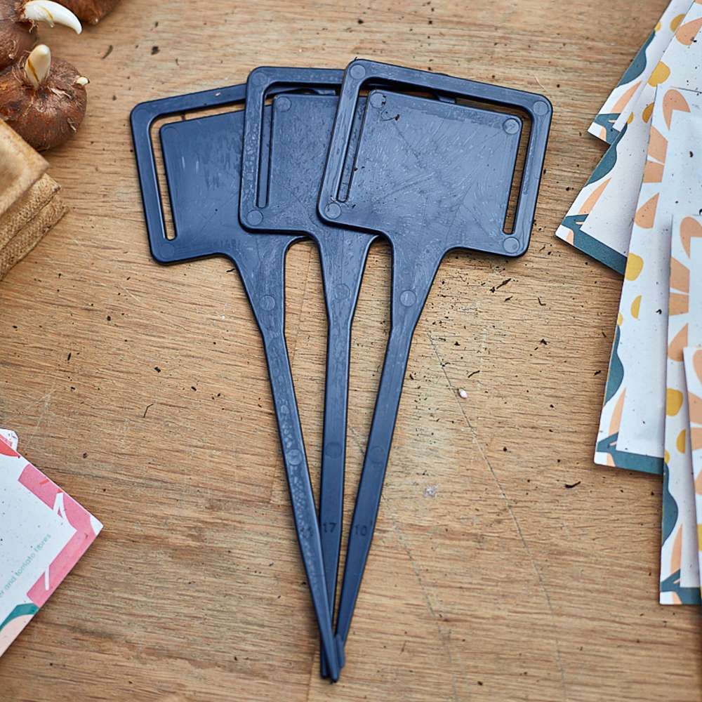 T-formade växtetiketter, svarta