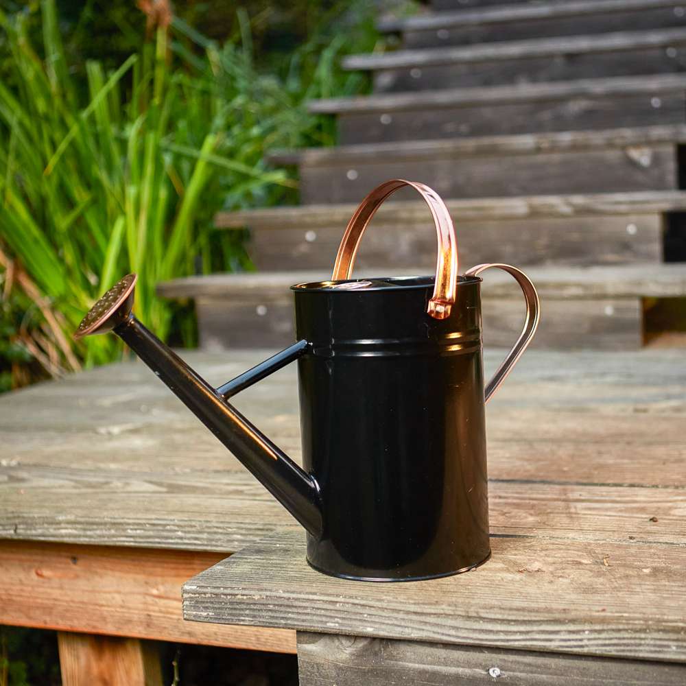 Vattenkanna i metall, 4,5 liter, svart